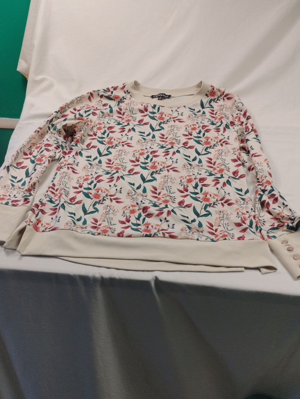 Chadwicks Cream Floral Sweatshirt with Teal & Coral Accents Size Medium